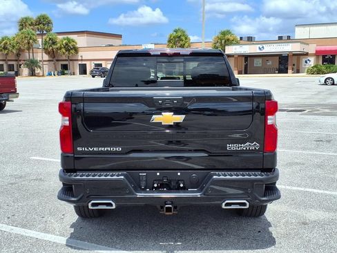 Used 2024 Chevrolet Silverado 1500 High Country w/ Technology Package AWD/4WD image 6