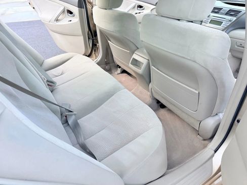 Used 2011 Toyota Camry LE image 12