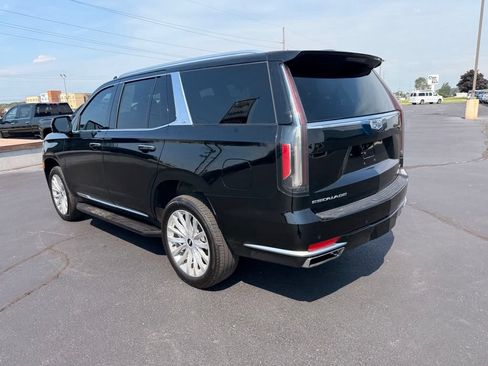 Used 2024 Cadillac Escalade Luxury AWD/4WD image 3