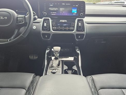 Used 2023 Kia Sorento SX image 10