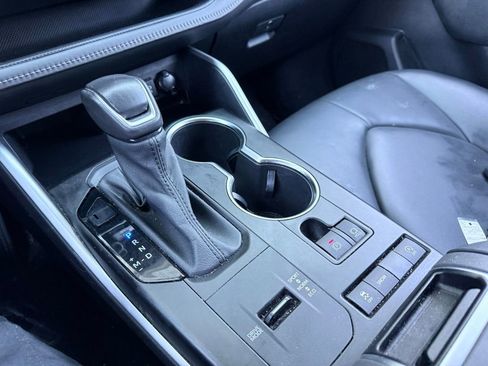 Used 2021 Toyota Highlander XLE image 21