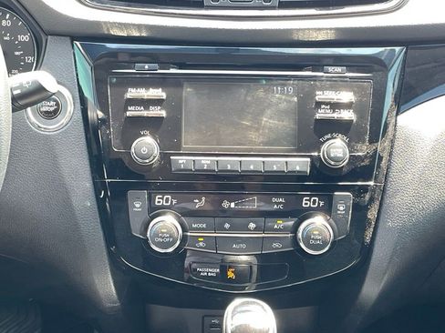 Used 2018 Nissan Rogue Sport SV FWD image 16