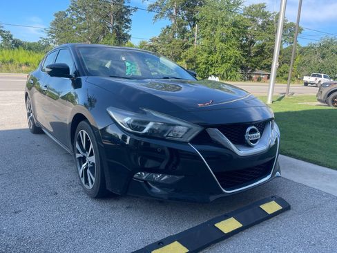 Used 2017 Nissan Maxima Platinum w/ Interior Lighting Package FWD image 2