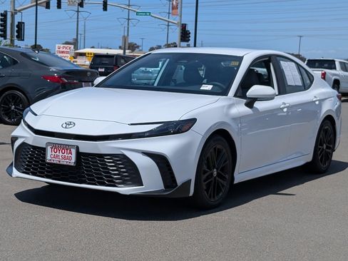 Used 2026 Toyota Camry SE image 11