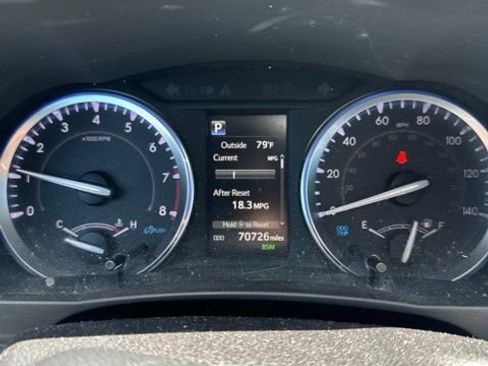 Used 2019 Toyota Highlander XLE AWD/4WD image 6