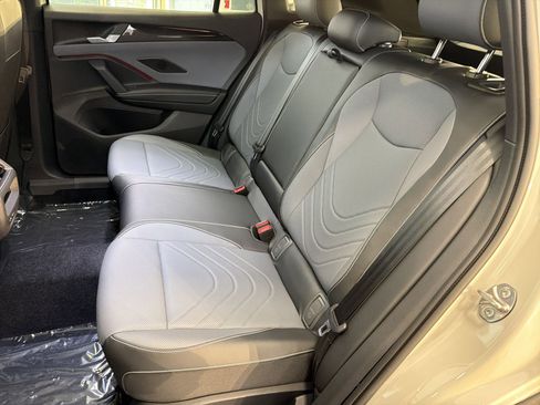 New 2026 Volkswagen Tiguan SE R-Line FWD image 15