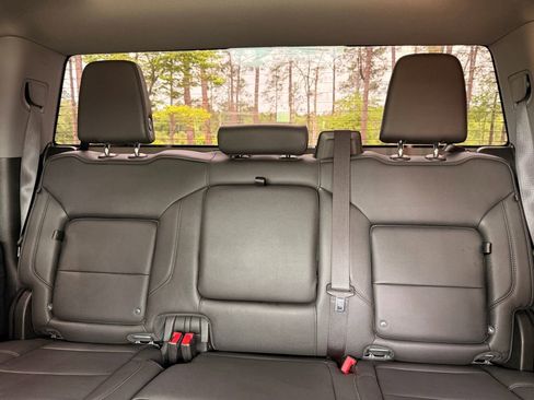 Used 2023 GMC Sierra 1500 SLT w/ X31 Off-Road Package AWD/4WD image 29