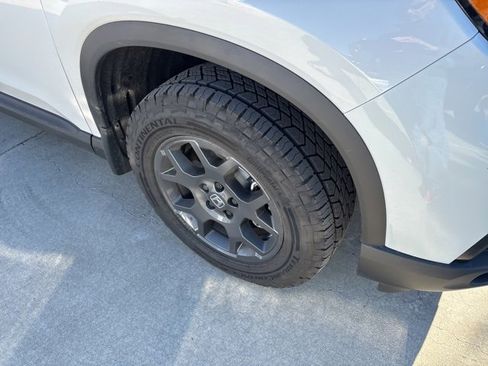 Used 2025 Honda Pilot TrailSport image 11