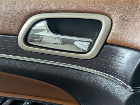 Used 2016 Jeep Grand Cherokee Summit w/ Premium Plus Apperance Group image 14