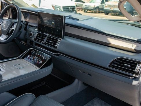 Used 2023 Lincoln Navigator Black Label image 11