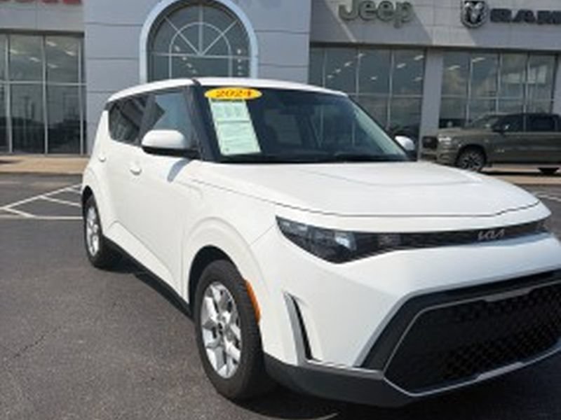 Used 2024 Kia Soul LX w/ Option Group 015 FWD image 1