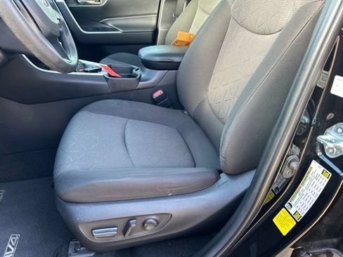 Used 2021 Toyota RAV4 XLE FWD image 12