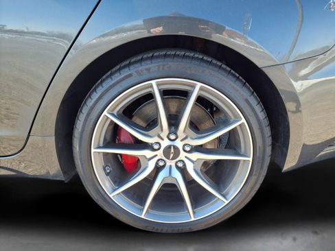 Used 2025 Genesis G70 2.5T image 20