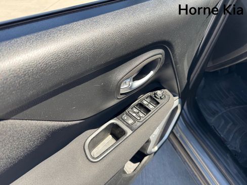 Used 2019 Jeep Renegade Sport FWD image 9