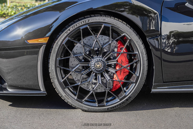 Used 2021 Lamborghini Huracan STO RWD image 77