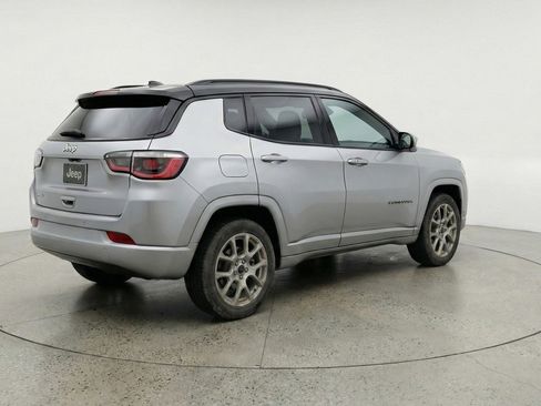 Used 2025 Jeep Compass Limited image 9