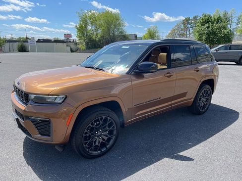 New 2026 Jeep Grand Cherokee Summit w/ Obsidian Package image 5