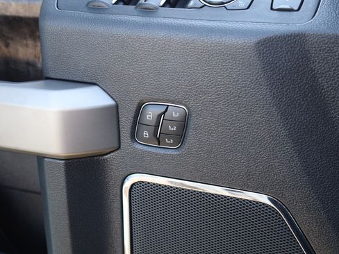 Used 2022 Ford F250 Lariat w/ Black Appearance Package image 11