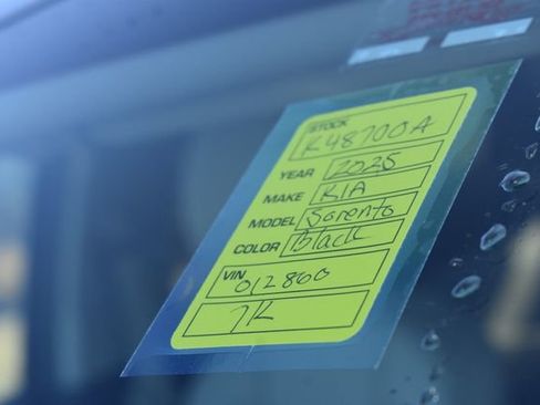 Used 2025 Kia Sorento S image 13