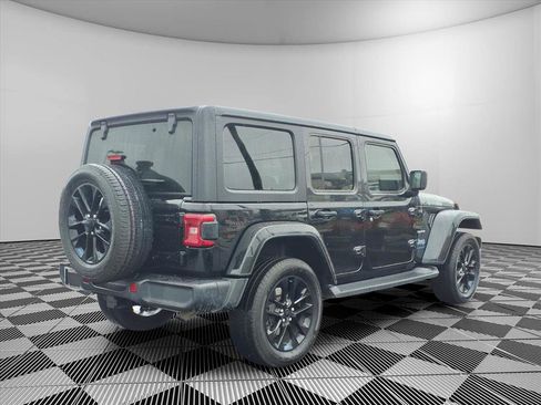 Used 2023 Jeep Wrangler Sahara image 9
