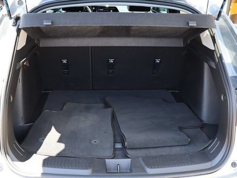 Used 2025 Chevrolet Trax ACTIV w/ Sunroof Package FWD image 23