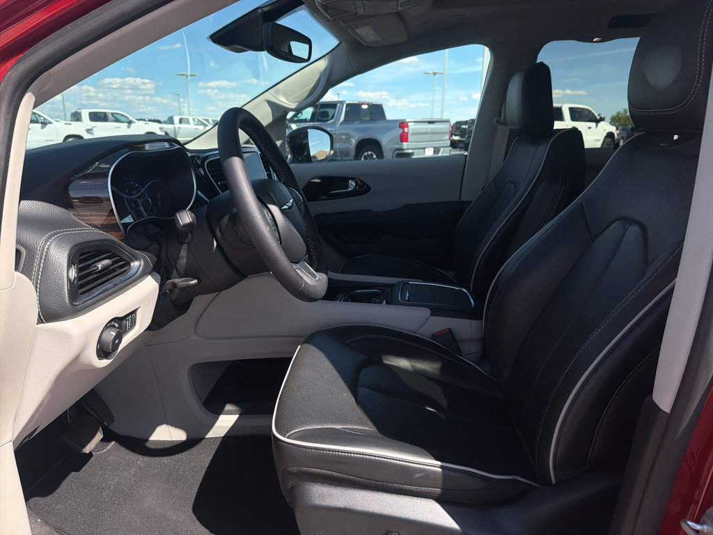 Certified 2024 Chrysler Pacifica Limited AWD/4WD image 9