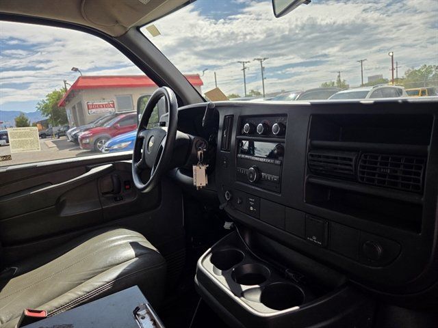 Used 2015 Chevrolet Express 3500 Extended RWD image 5