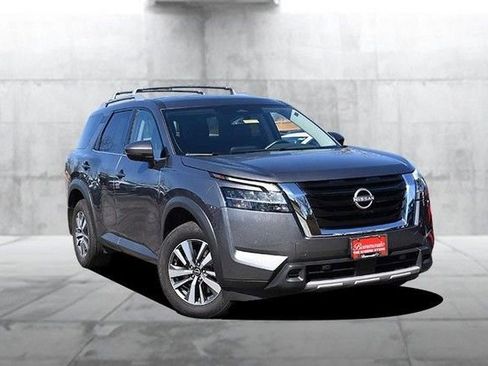 Certified 2024 Nissan Pathfinder SL image 2