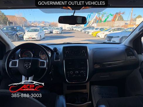 Used 2017 Dodge Grand Caravan SE w/ UConnect Hands-Free Group image 10