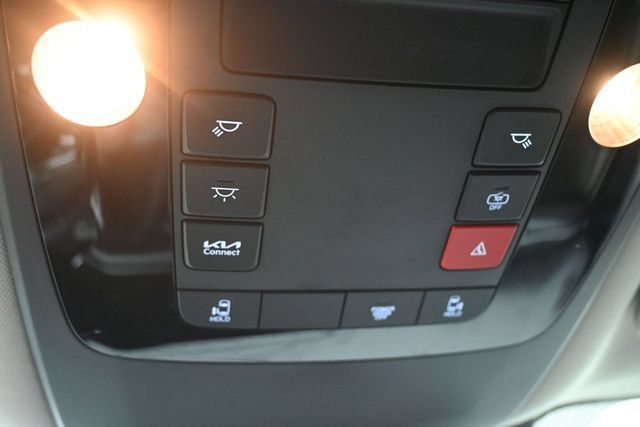 Used 2025 Kia Carnival FWD image 14
