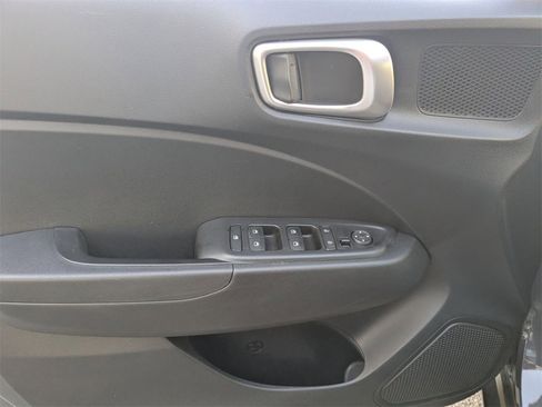 Used 2025 Hyundai Venue SEL image 14