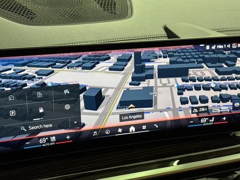 Used 2026 BMW X7 xDrive40i w/ Premium Package image 23