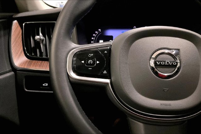 Certified 2024 Volvo XC60 B5 Plus w/ Protection Package Premier AWD/4WD image 21