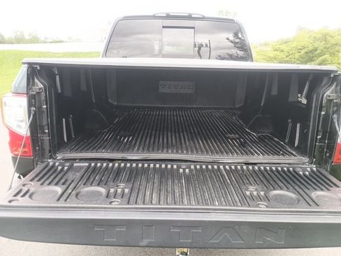 Used 2019 Nissan Titan SV w/ SV Convenience Package RWD image 7