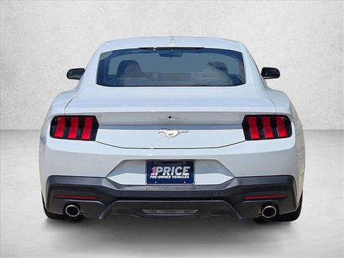 Used 2025 Ford Mustang Coupe RWD image 6