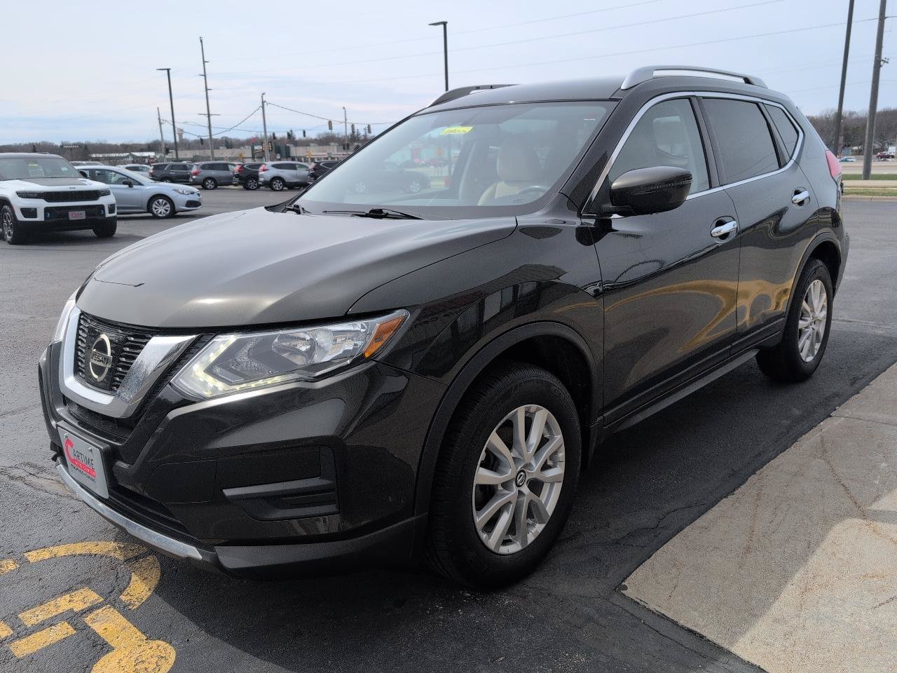 Used 2017 Nissan Rogue SV AWD/4WD image 4