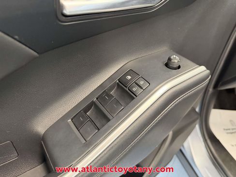 Used 2022 Toyota Highlander XLE image 20