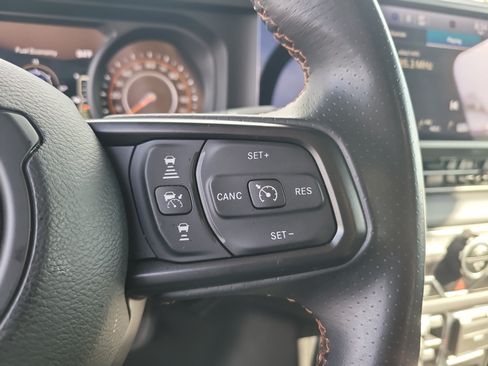 Used 2024 Jeep Gladiator Mojave AWD/4WD image 29
