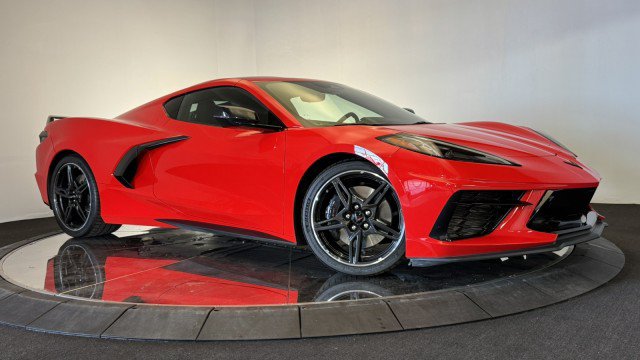 Used 2024 Chevrolet Corvette Stingray Premium Cpe w/ Z51 Performance Package RWD image 2