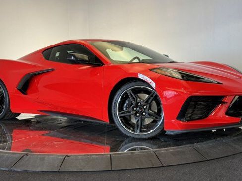 Used 2024 Chevrolet Corvette Stingray Premium Cpe w/ Z51 Performance Package RWD image 2