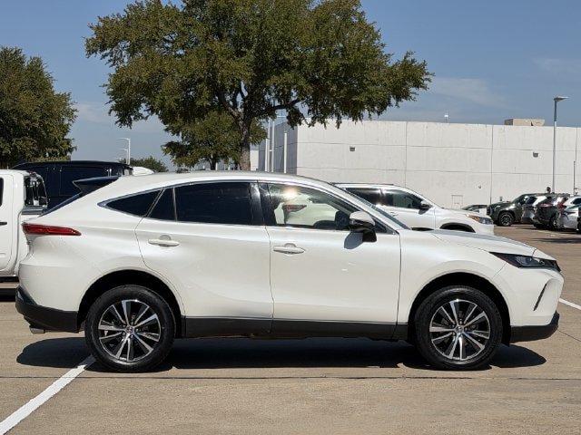 Used 2022 Toyota Venza LE AWD/4WD image 3