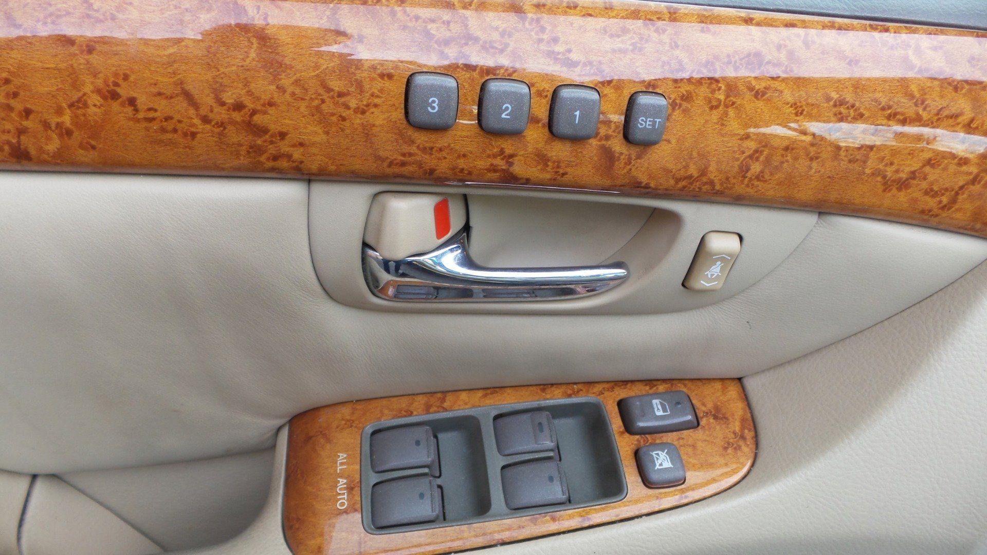 Used 2004 Lexus LS 430 RWD image 31