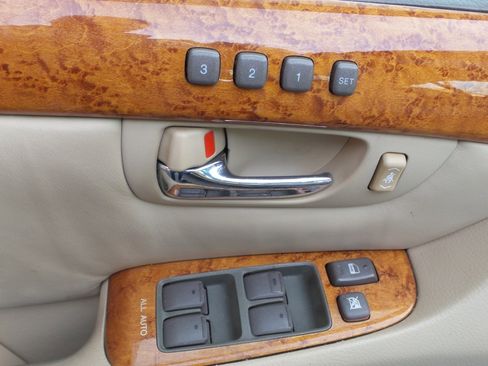 Used 2004 Lexus LS 430 image 31