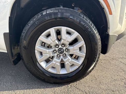 Used 2023 Nissan Frontier SV w/ SV Convenience Package image 13