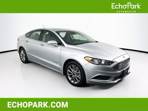 Used 2017 Ford Fusion SE image 1