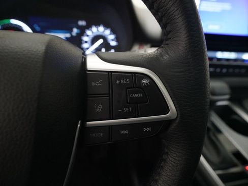 Used 2025 Toyota Sienna XLE FWD image 20