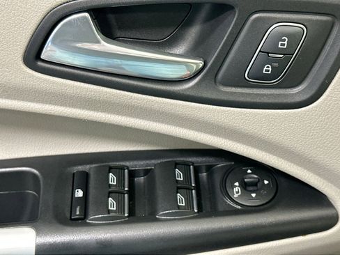 Used 2022 Ford Transit Connect XLT image 16