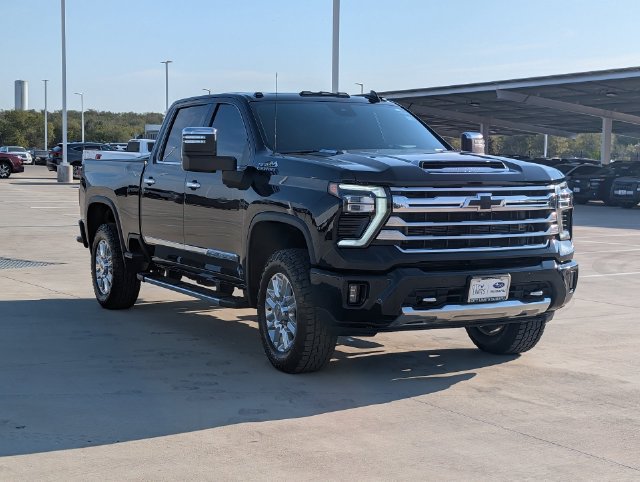 Used 2024 Chevrolet Silverado 2500 High Country w/ High Country Premium Package AWD/4WD image 7