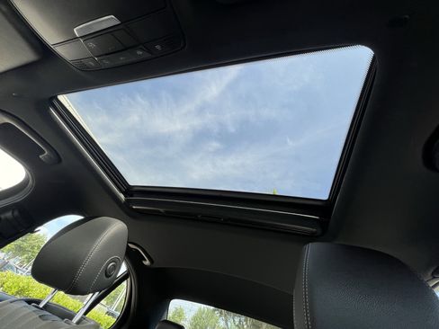 Used 2019 Mercedes-Benz E 300 4MATIC image 29