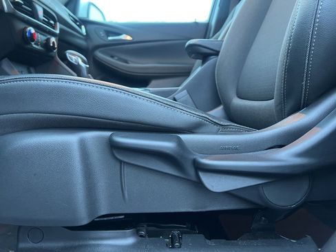 Used 2025 Buick Encore GX Preferred image 10